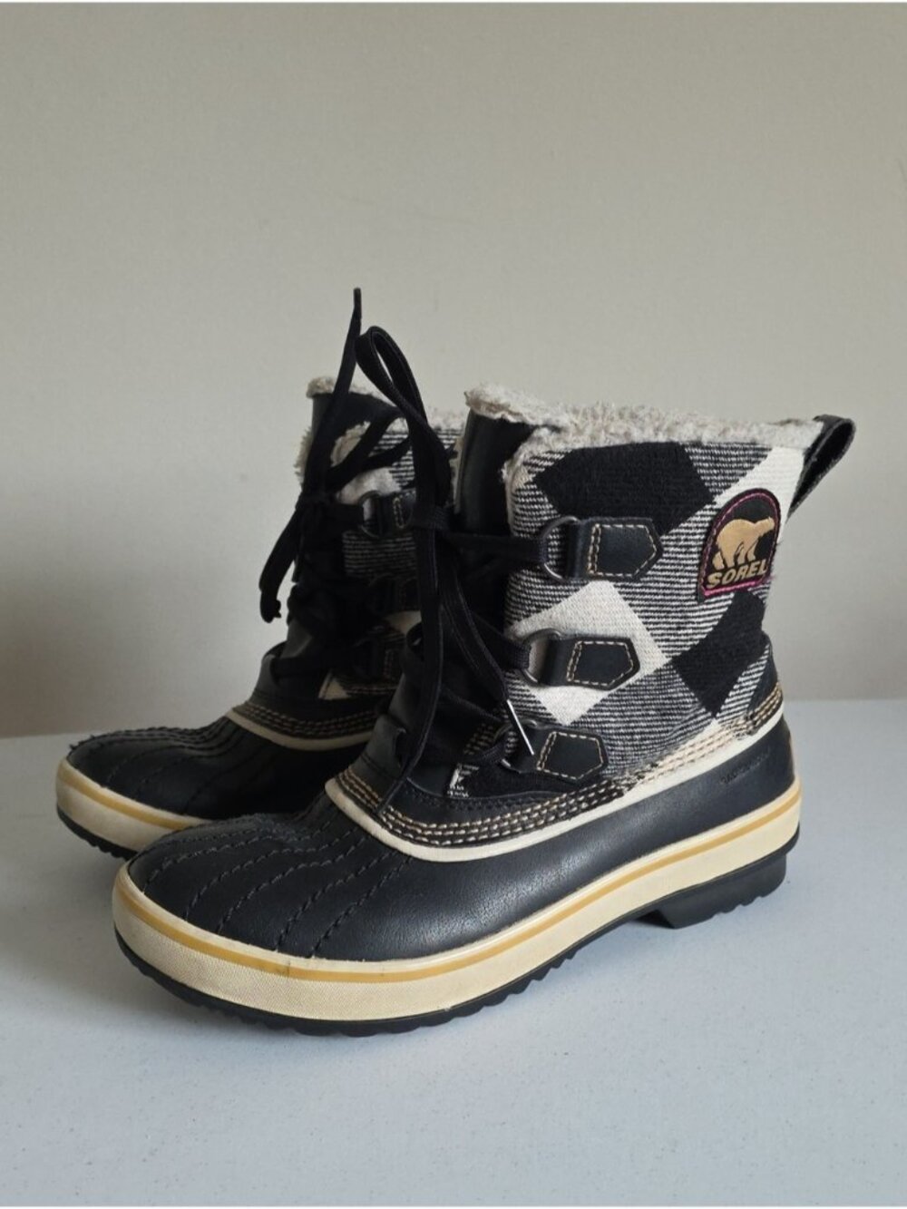 SOREL | Tivoliwaterproof winter boots black white plaid Womens Sz 7